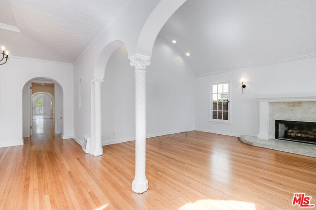 Building Photo - 1217 S Genesee Ave