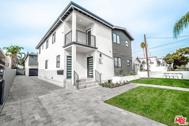 Primary Photo - 1255 N Kingsley Dr