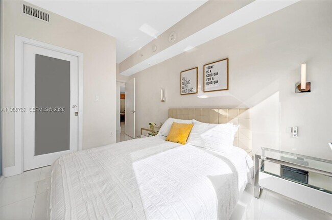 Building Photo - 253 NE 2nd St