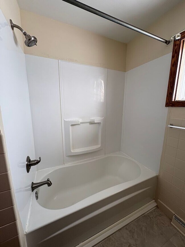 Building Photo - 5032 S Main St