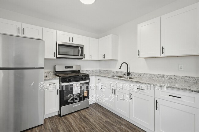 Building Photo - 377 Tuttle Ave