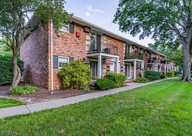 Building Photo - 320 South St