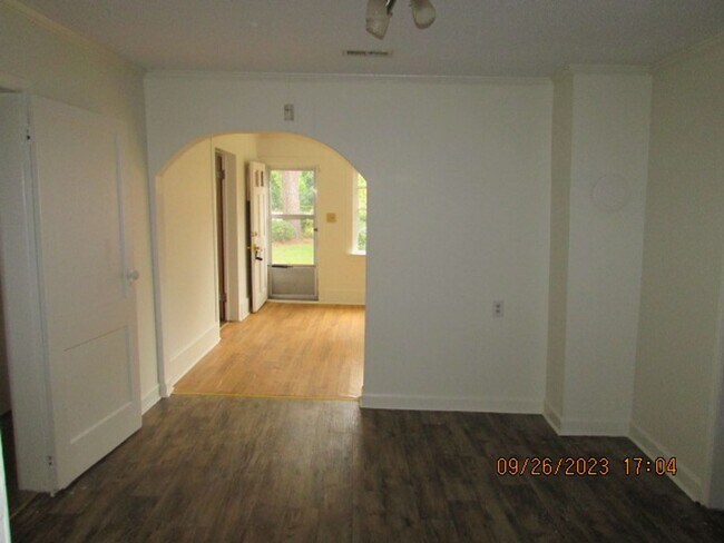 Building Photo - Spacious 2BR Brick Home Near Downtown Sumter – Great Layout!