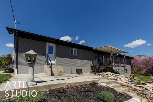 Building Photo - 983 Westwood Dr