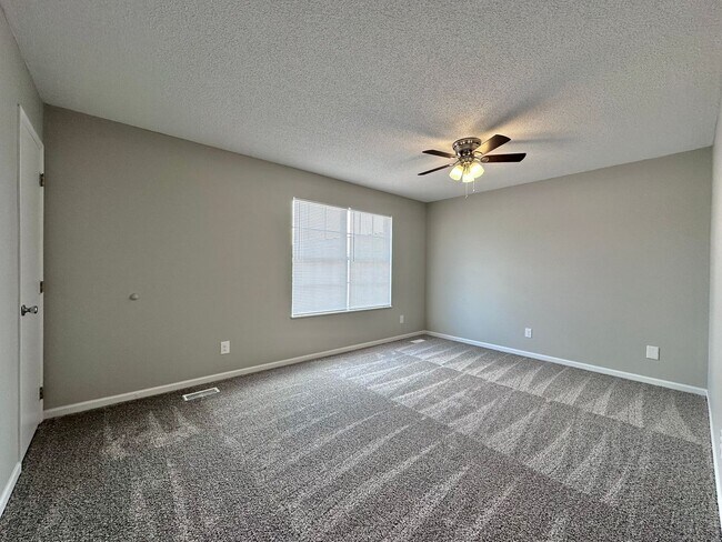 Building Photo - Rand 938 FABULOUS TOWNHOUSE! DON'T MISS TH...