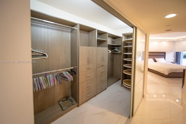 Building Photo - 16445 Collins Ave