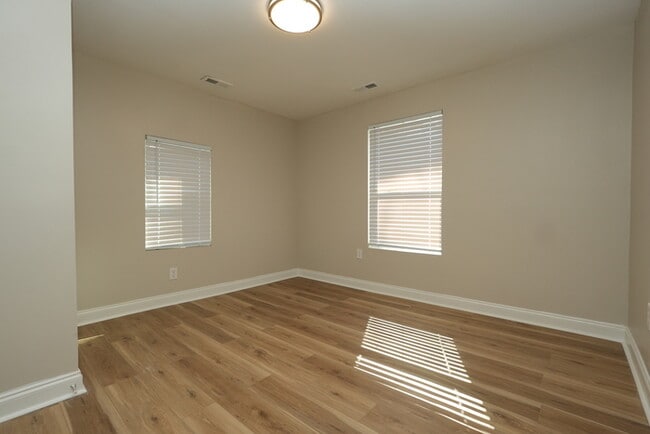 Building Photo - Newly Renovated Home Minutes from Uptown!