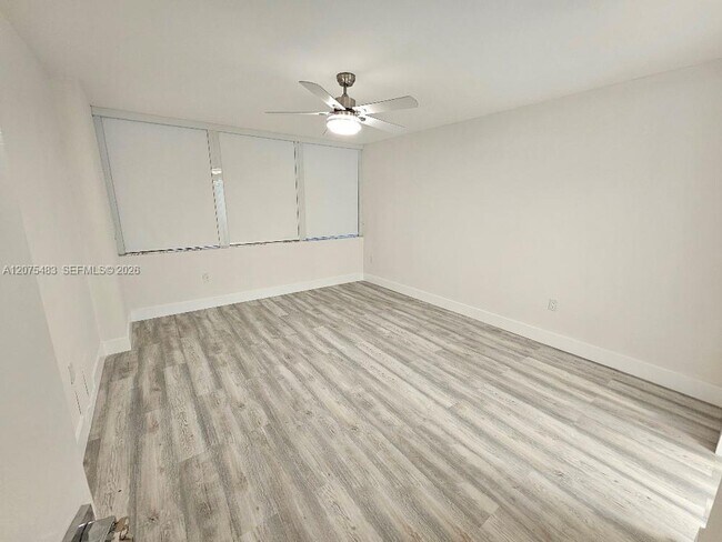 Building Photo - 18021 Biscayne Blvd