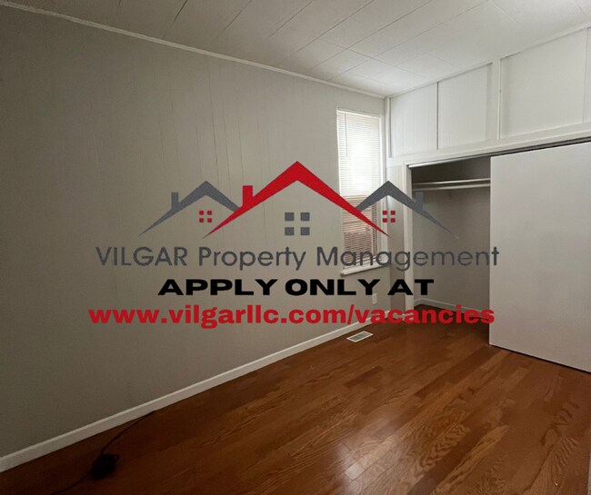 Building Photo - 2426 Schrage Ave