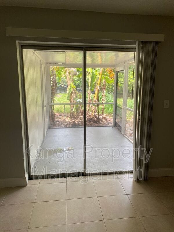 Building Photo - 4327 Cocoanut Rd