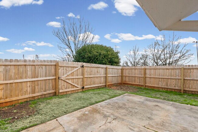 Building Photo - 934 Garibaldi St SW