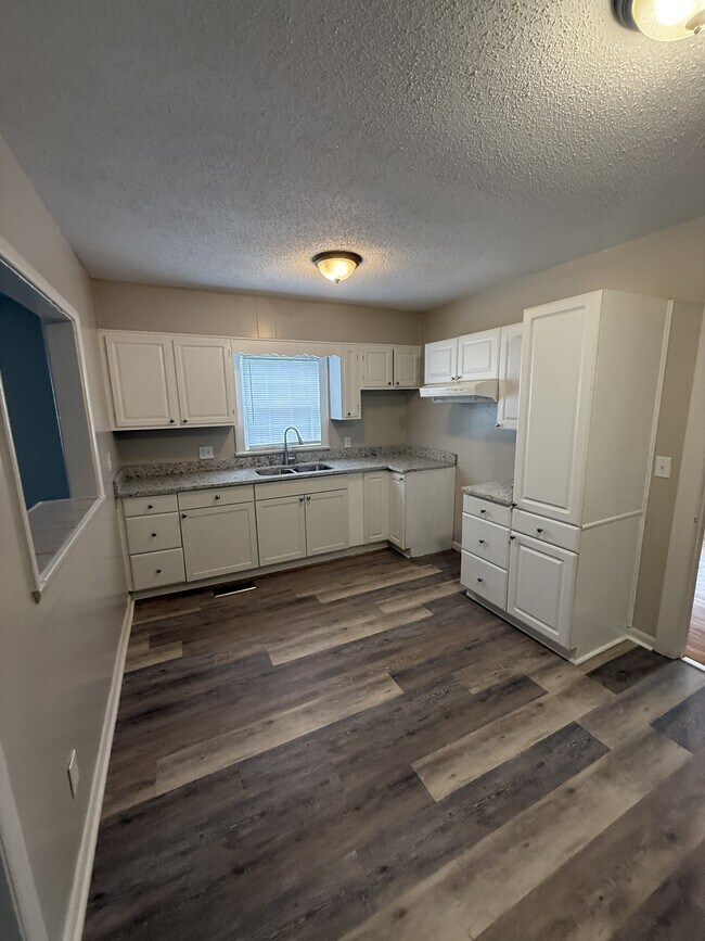 Building Photo - 505 Sunrise Blvd