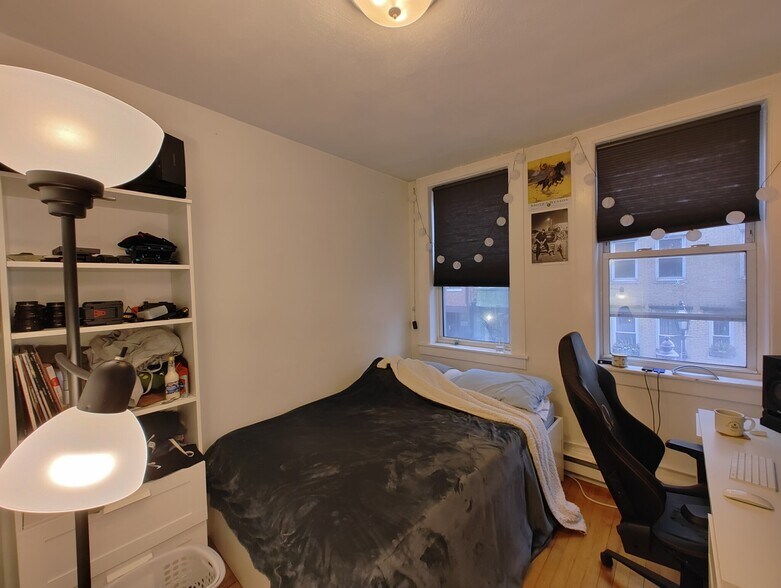 Building Photo - 162 Endicott St