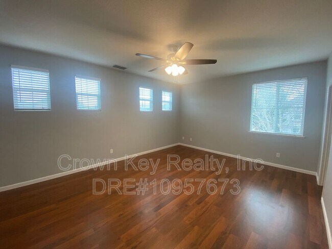 Building Photo - 297 Emory Oak Pl