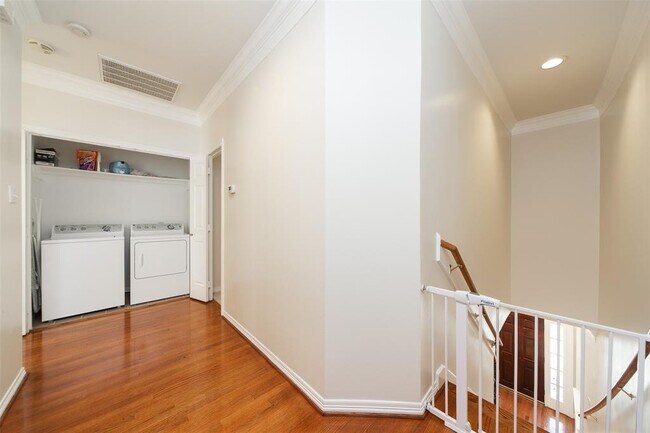 Building Photo - 5115 Fairmont St