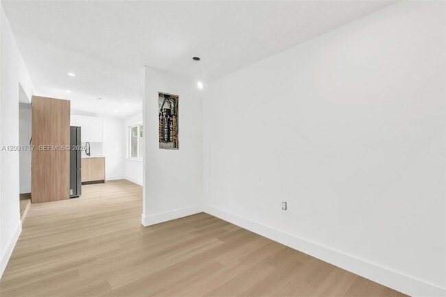 Building Photo - 1611 NE 50th Ct