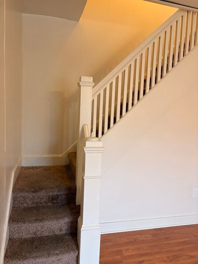 Building Photo - 2-Story 4 Bed/2 Bath Home with Basement & W/D