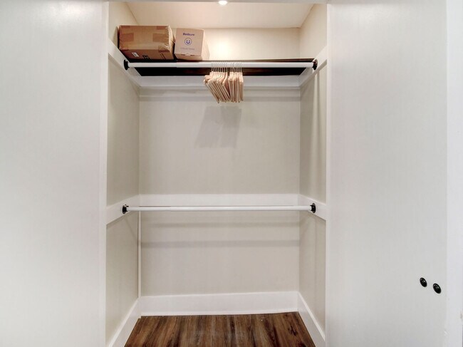 Building Photo - 88 Van Reypen St