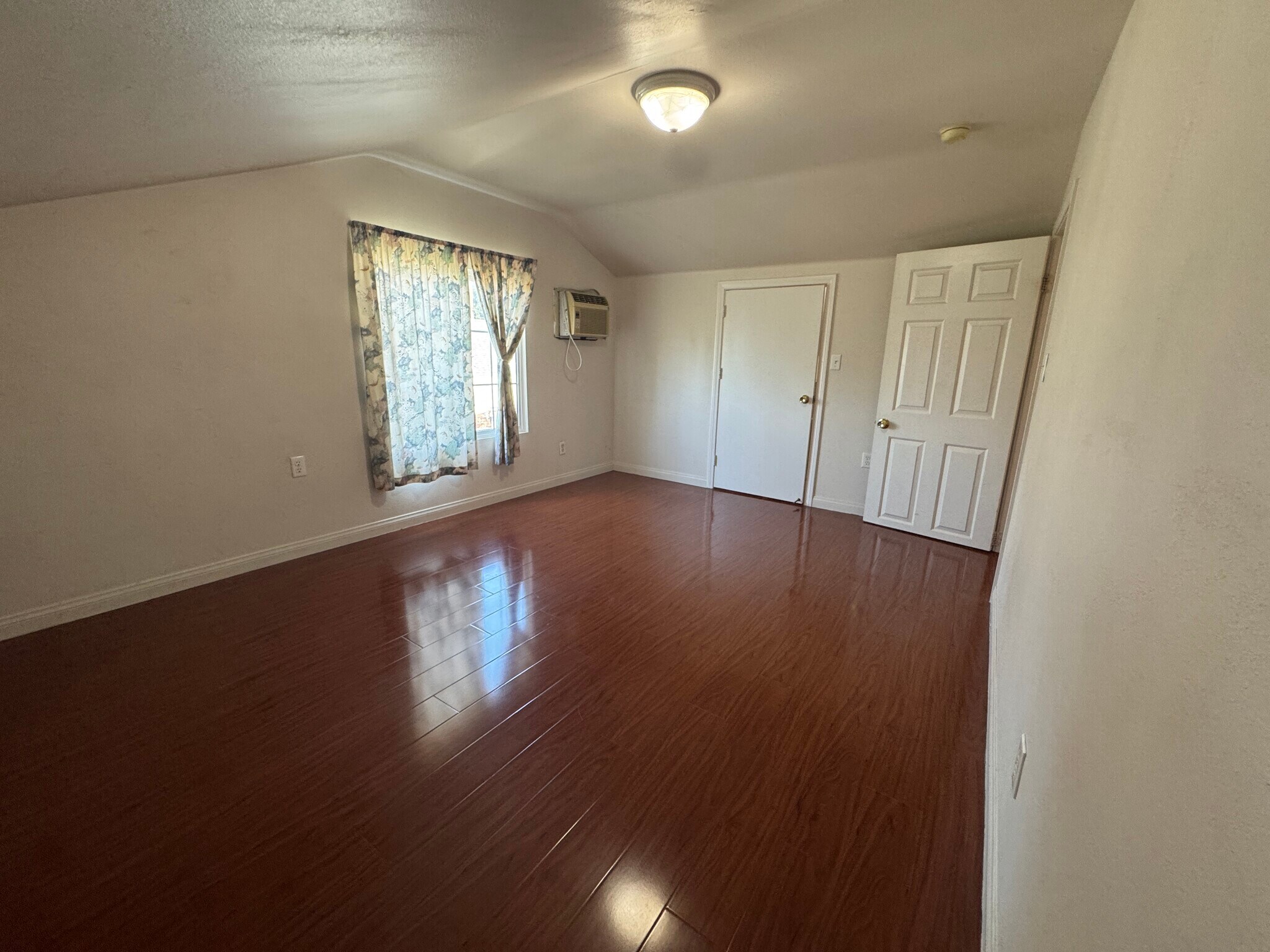 Building Photo - 758 W Longden Ave