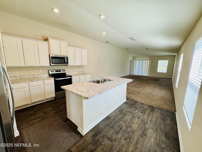 Building Photo - 8390 Meadow Walk Ln