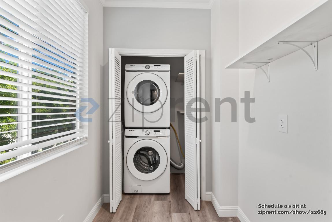 Building Photo - 1419 Flickinger Ave