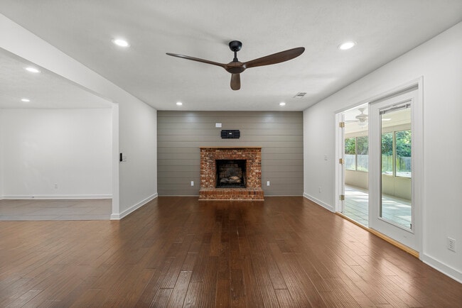Building Photo - 5827 Winvelly Dr