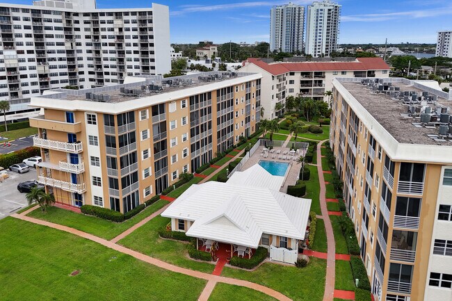 Building Photo - 308 Golfview Rd