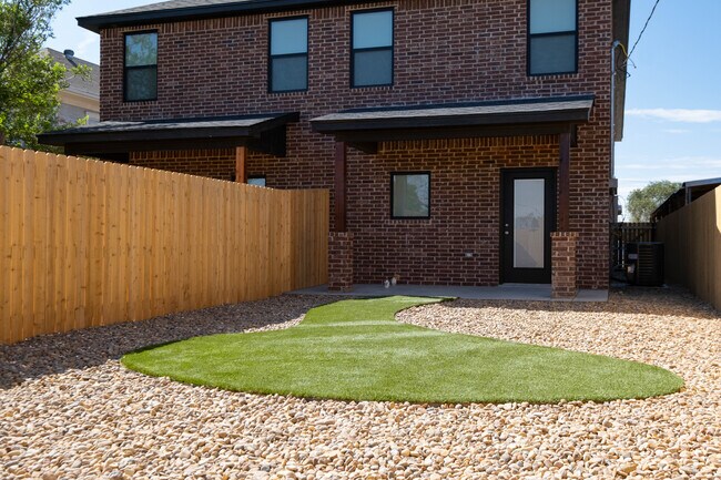 Building Photo - 1711 2nd Ave