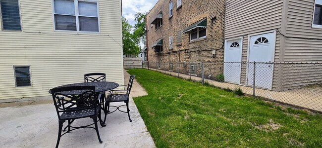 Building Photo - 4816 W Grace St