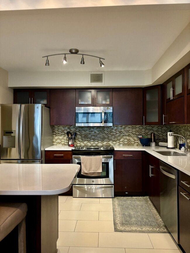 Building Photo - 201 E Chestnut St