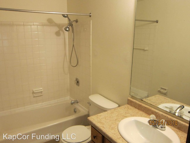 Building Photo - 1212 N 27th St