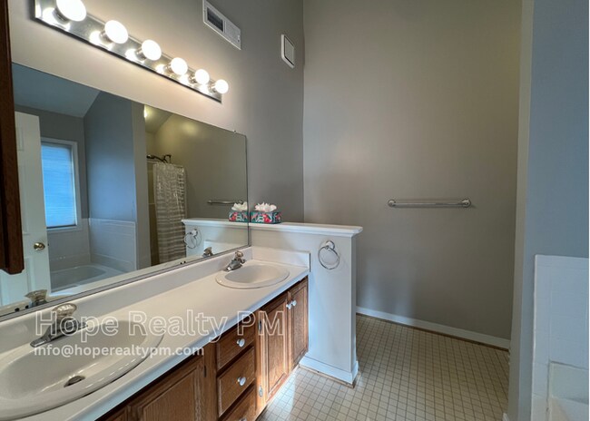 Building Photo - 5303 Highberry Woods Rd