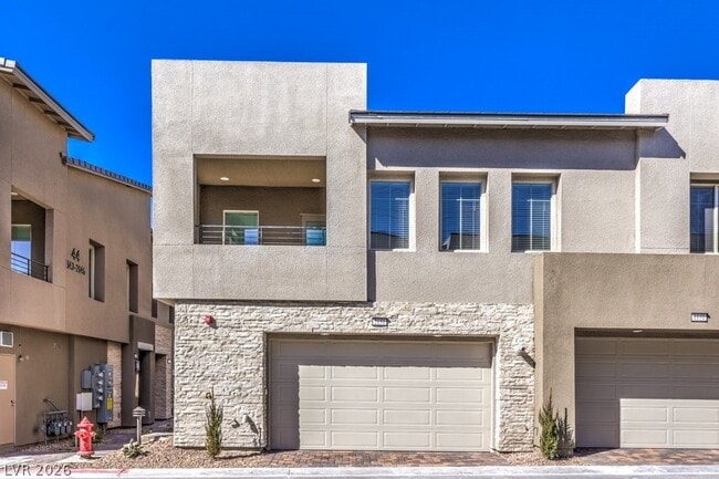 Building Photo - 600 N Carriage Hill Dr