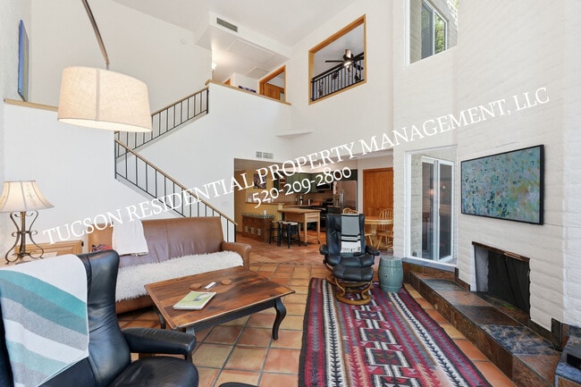 Building Photo - 2824 E Sierra Vista Rd