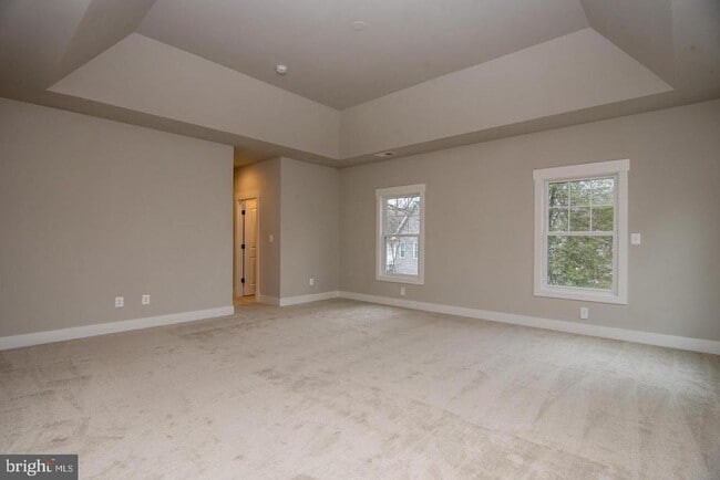 Building Photo - 6928 Regent Ln