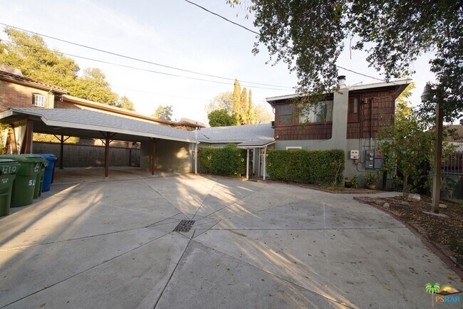 Building Photo - 508 N Avenue 66
