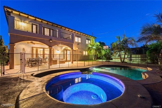 Building Photo - 6 br, 6.5 bath House - 12530 Collins St