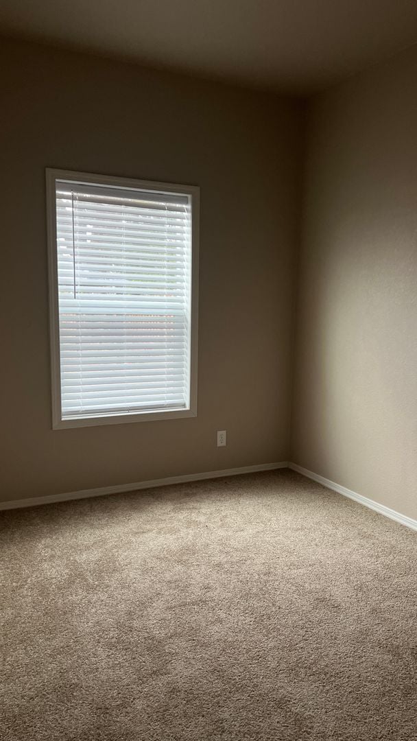 Building Photo - Newer Manufactured home  Paradise Location...