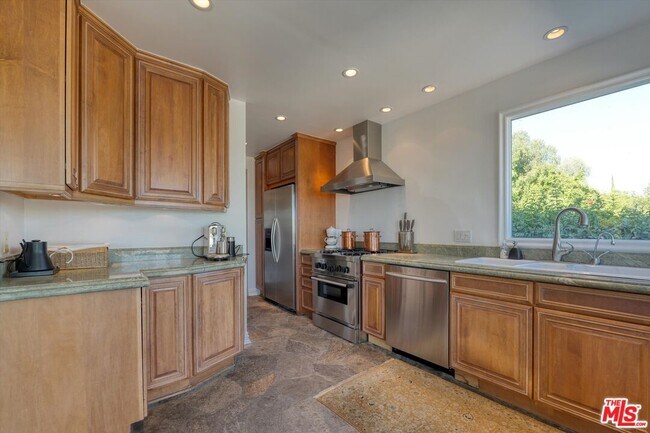 Building Photo - 1300 Summitridge Dr