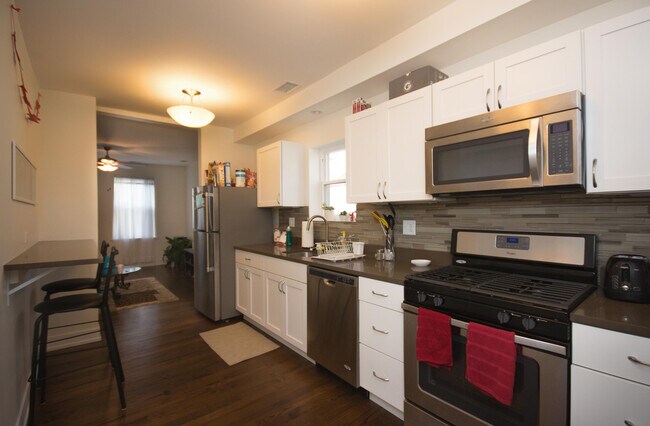 Building Photo - 2253 Janssen-2R