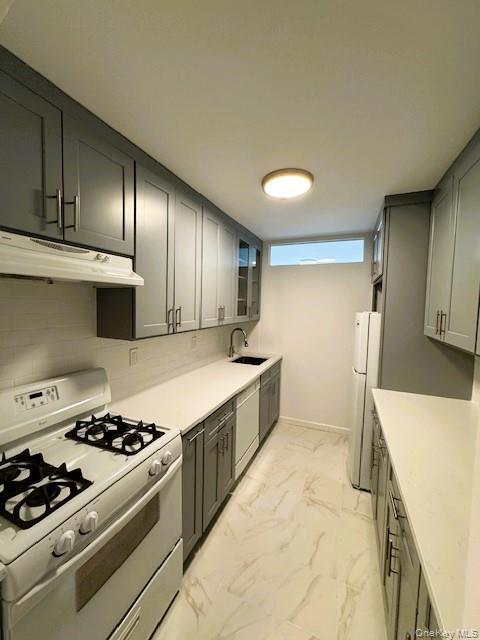 Building Photo - 740 E Broadway