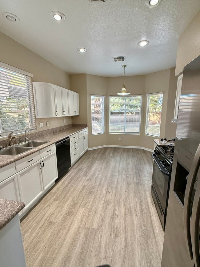 Building Photo - 8300 La Strada Ave