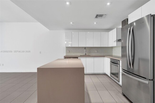 Building Photo - 1600 NE 1st Ave