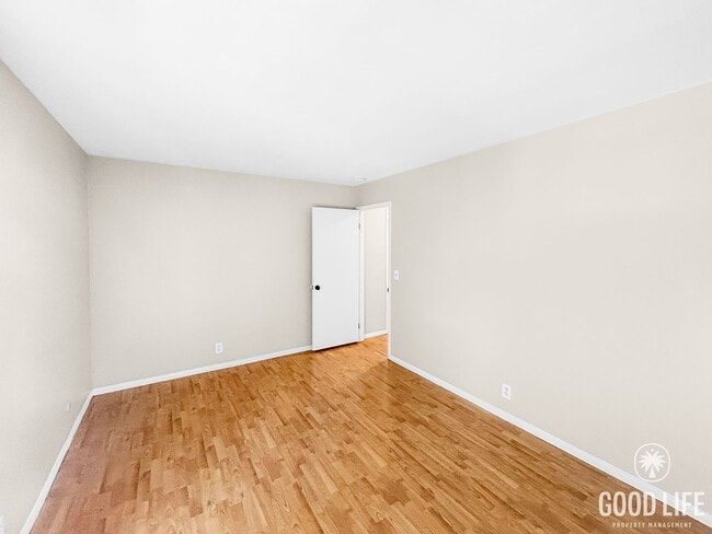 Building Photo - Beautiful 2BD/2BA with Private Balcony and...