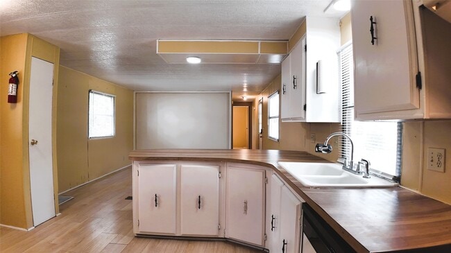 Building Photo - 251 Oakdale Dr