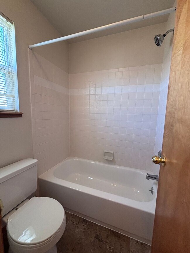 Building Photo - 4 Bed 3.5 Bath Home with Air Conditioning! - MileStone Real Estate Services - Available Now!