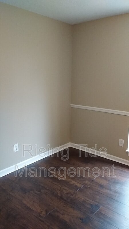 Building Photo - 436 10th Ct