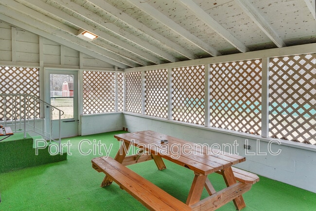 Building Photo - 8402 Church Ln