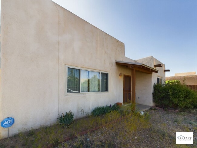 Building Photo - Single Level, Single Family Home Available Now!