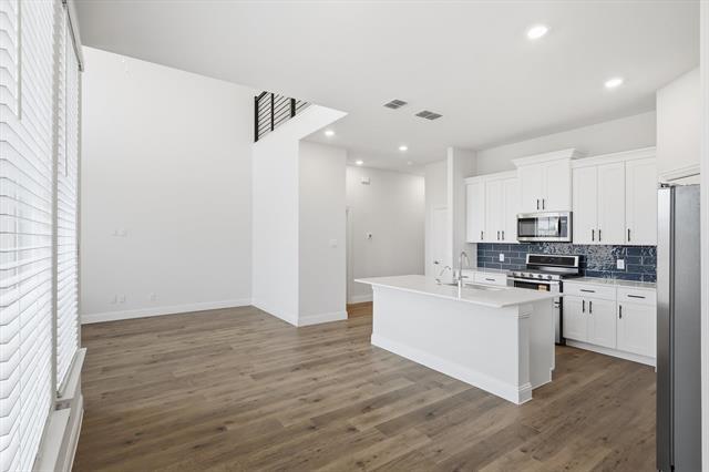 Building Photo - 1500 Lake District Dr